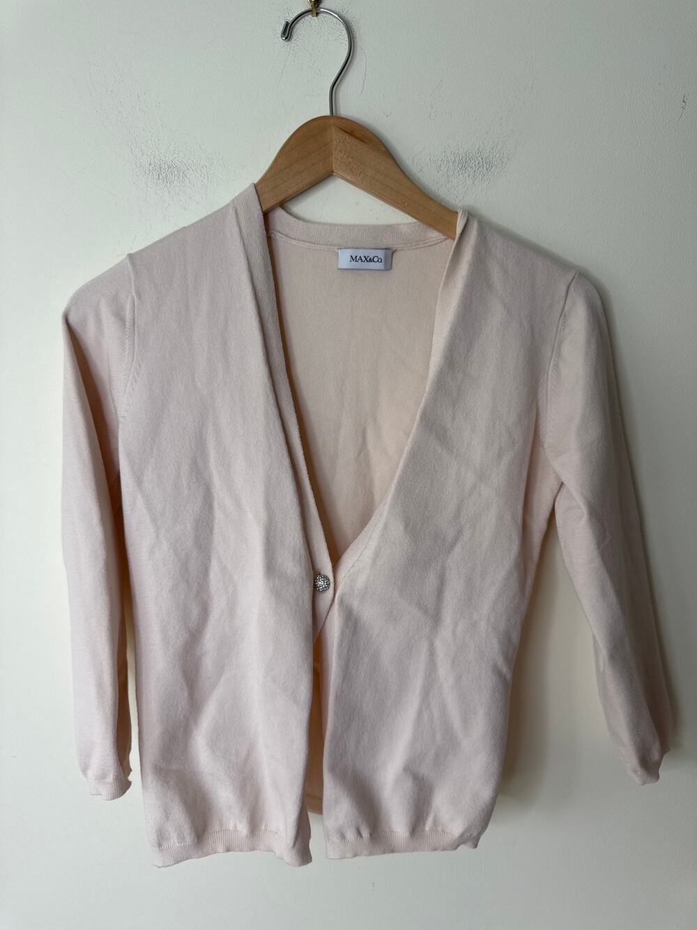 MAX & CO V Neck Single Button Back Peplum Cardigan Sweater Size Small Cream Pink